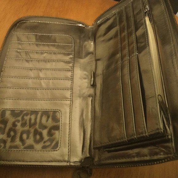 Carlos G Wallet - Picture 12 of 14